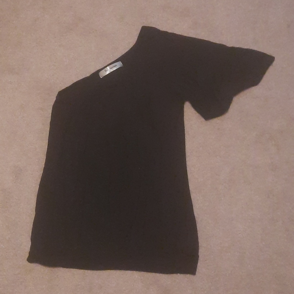 One-shoulder‎ top